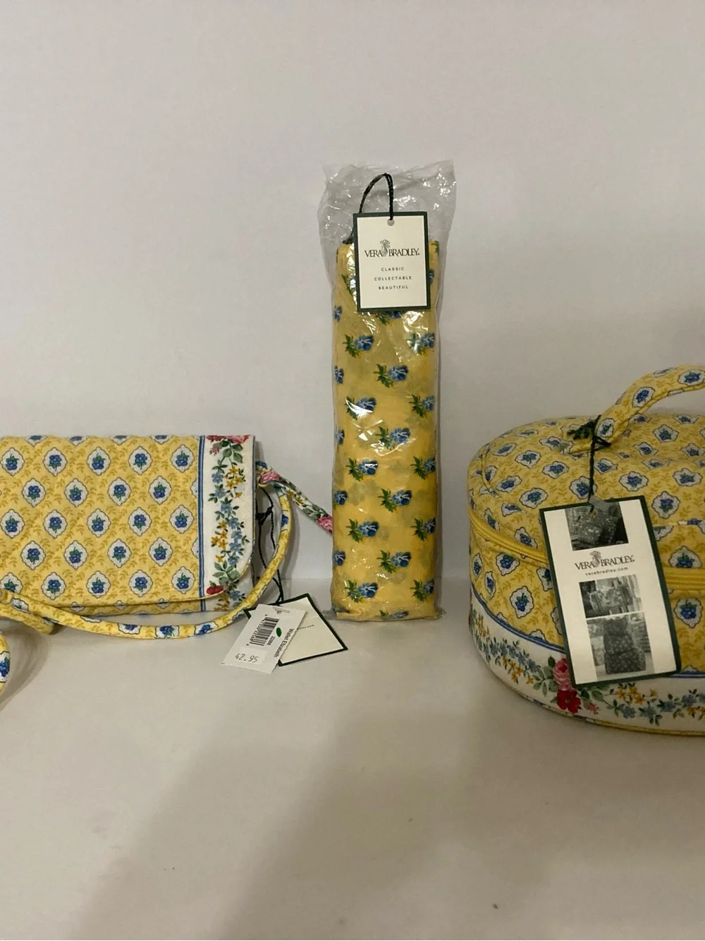 Vera Bradley Yellow Floral Quilted Travel Cosmetic Bag. Item# TSjc1 - Picture 8 of 8